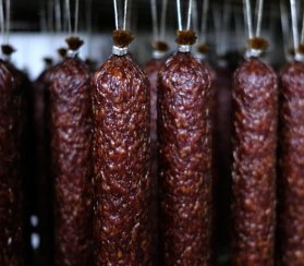 Мясные и колбасные изделия в России начнут маркировать с 2026 года